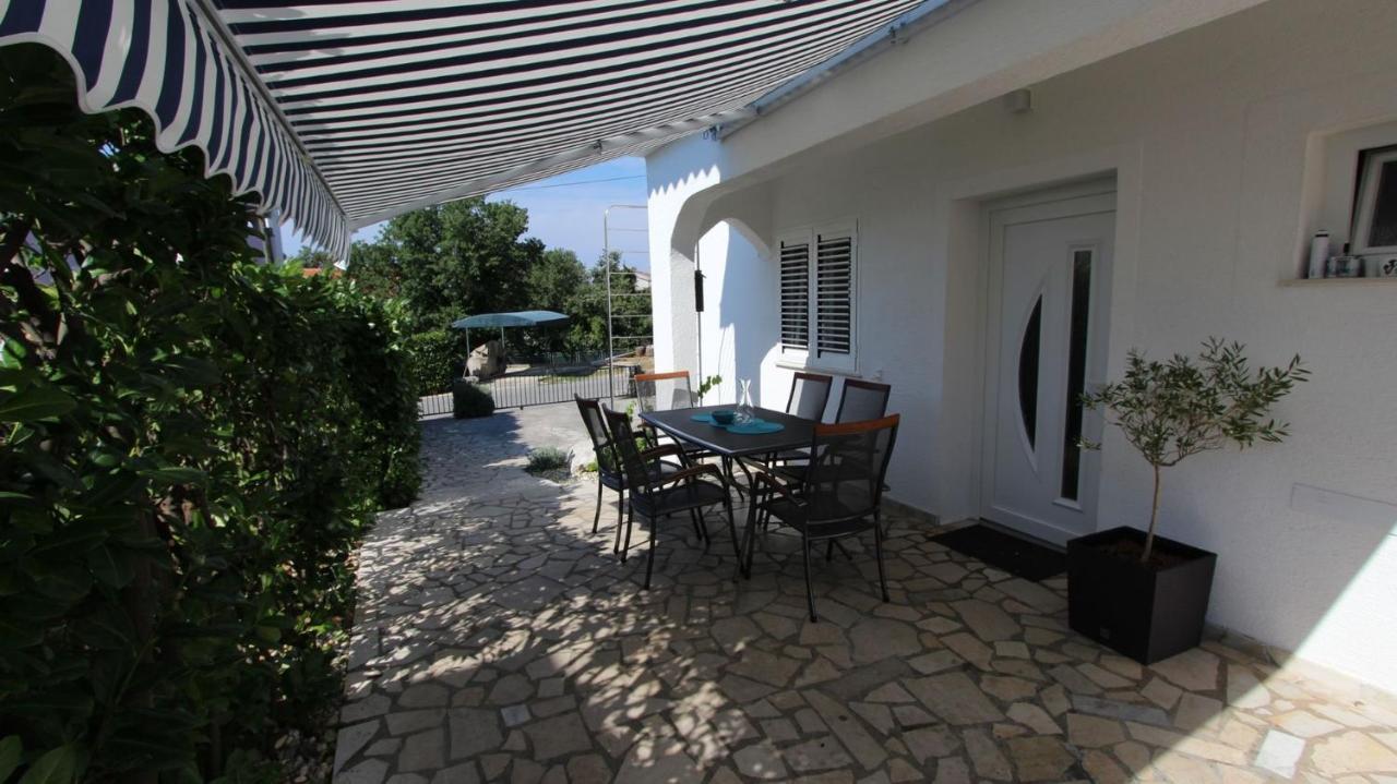 Apartments Adrijana Малинска Экстерьер фото