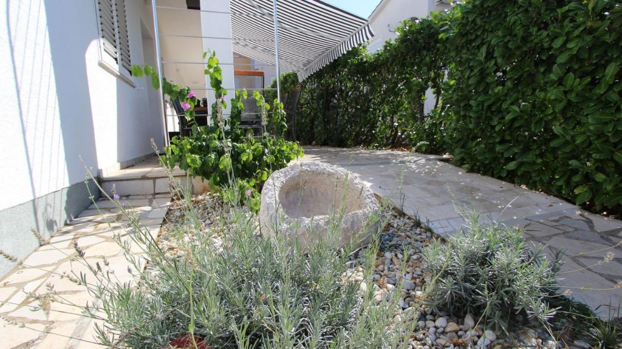 Apartments Adrijana Малинска Экстерьер фото