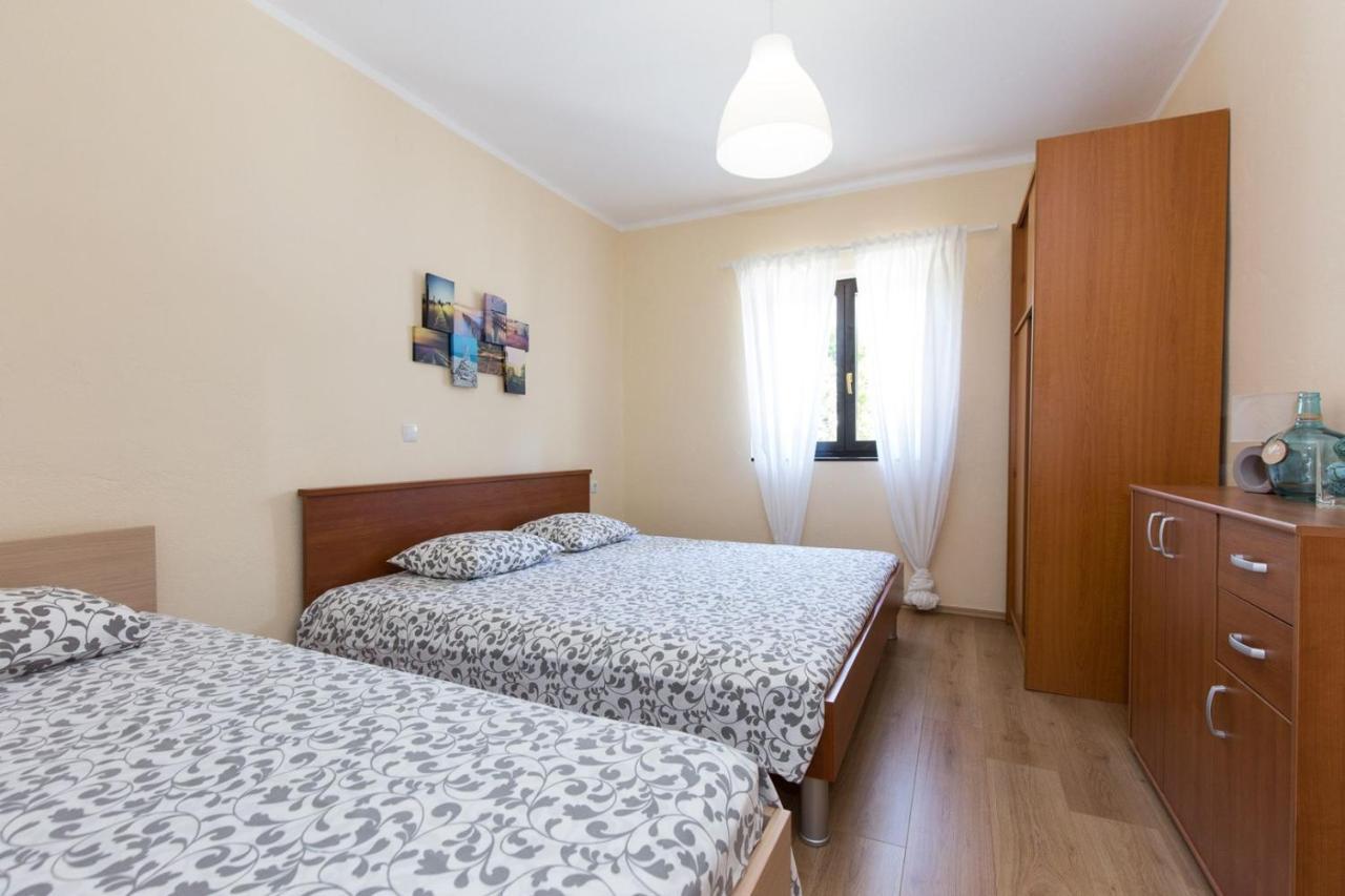Apartments Adrijana Малинска Экстерьер фото