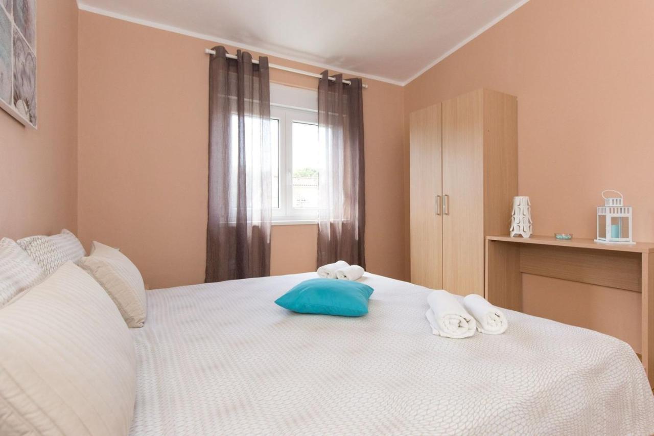 Apartments Adrijana Малинска Экстерьер фото