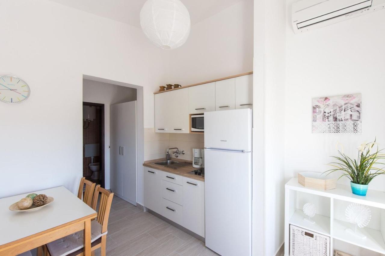 Apartments Adrijana Малинска Экстерьер фото
