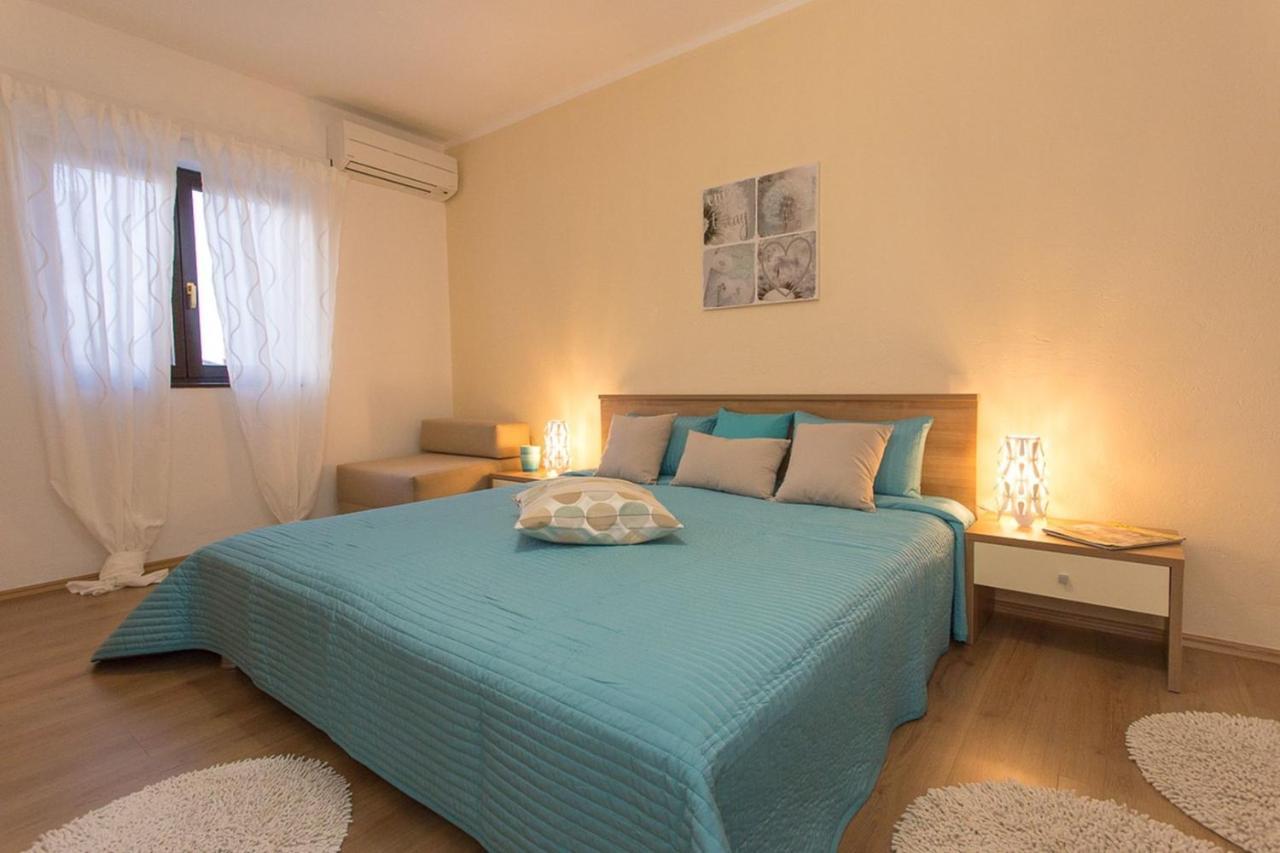 Apartments Adrijana Малинска Экстерьер фото