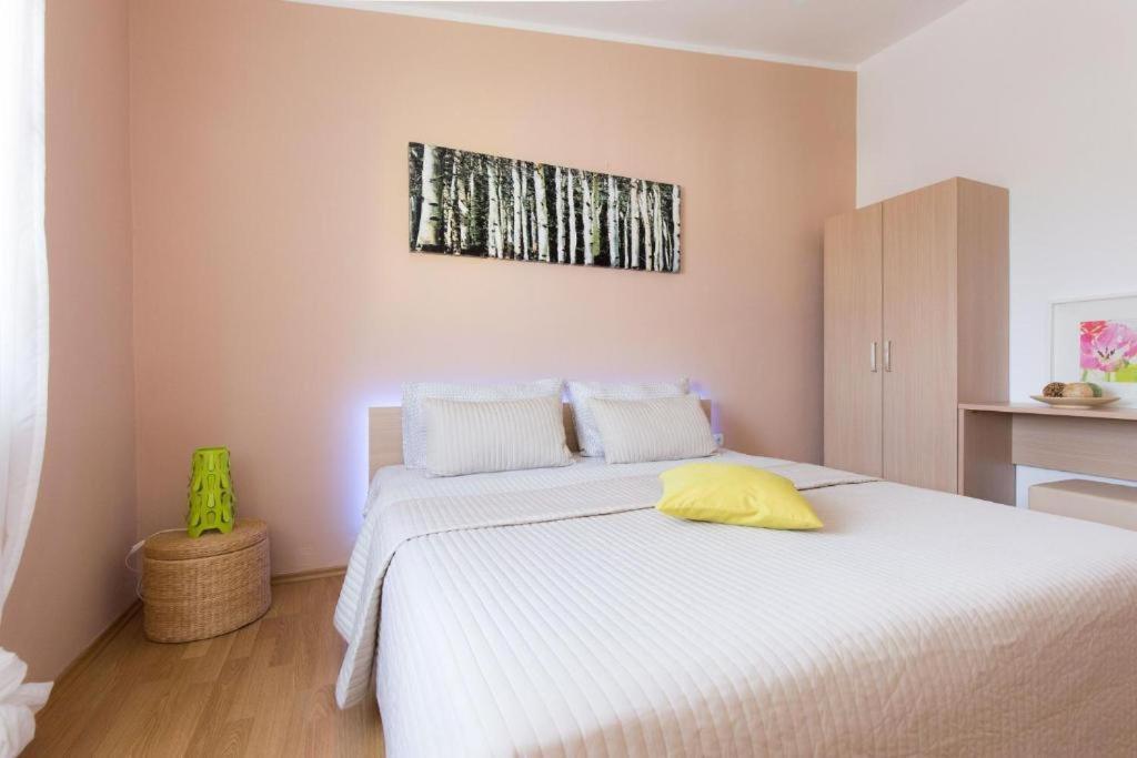 Apartments Adrijana Малинска Экстерьер фото